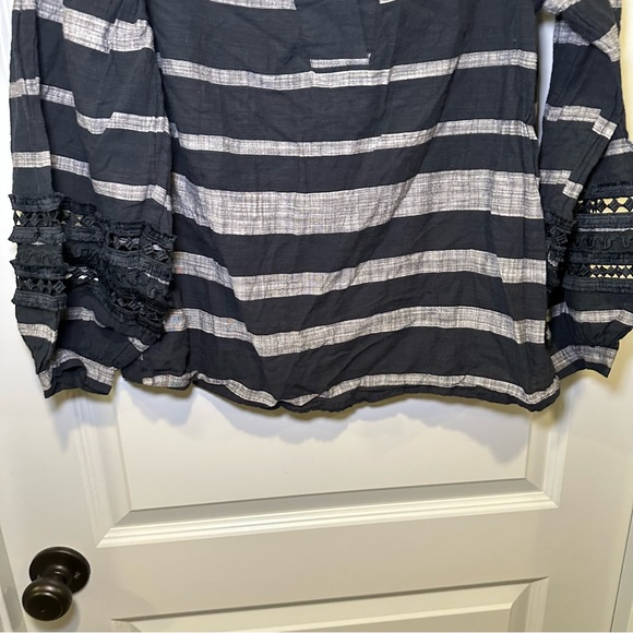 Who What Wear Black/Grey Striped Puff Balloon Sleeve Blouse size XS - Picture 6 of 8